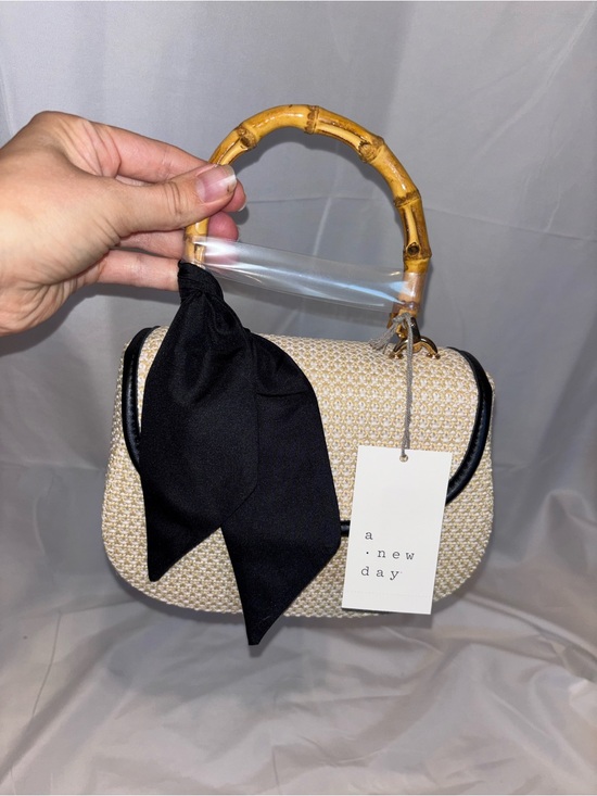 a new day Handbags - NEW A New Day Beige Straw Bamboo Top-Handle Bag